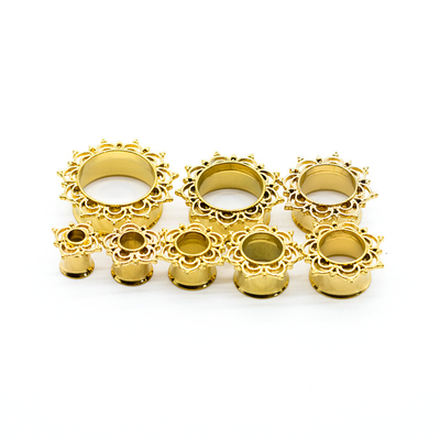 Gold Flesh Ear Plug อุโมงค์ขอบลูกไม้ 10mm Gold Body Piercing Jewelry